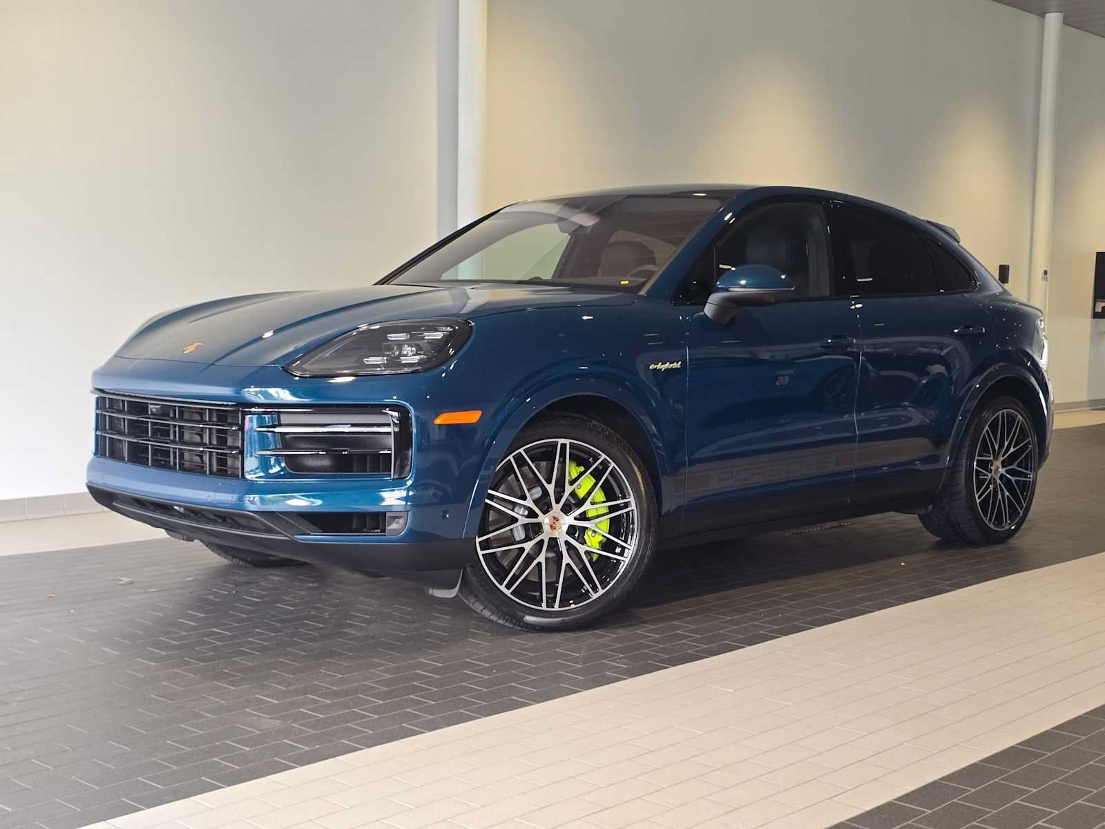 Used 2025 Porsche Cayenne E-Hybrid Coupe AWD/4WD image 1