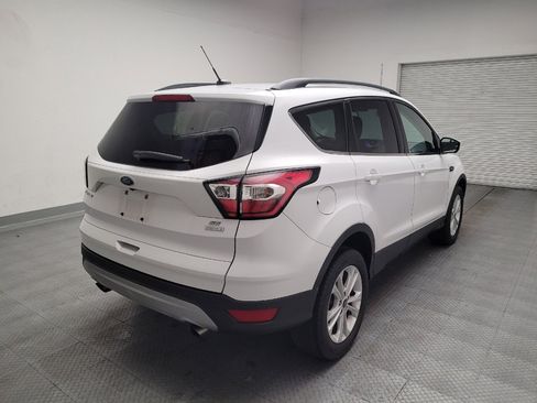Used 2018 Ford Escape SE FWD image 9
