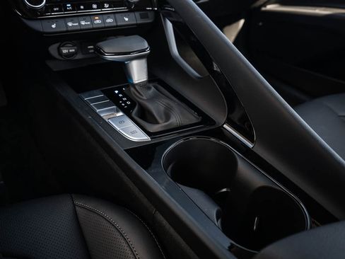 New 2026 Hyundai Elantra Limited FWD image 25