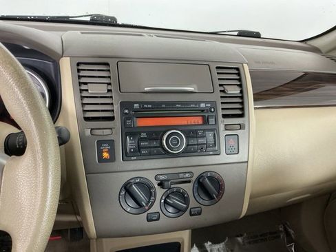 Used 2011 Nissan Versa SL image 17