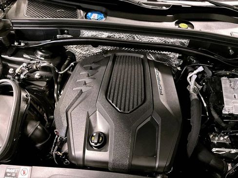 Used 2025 Porsche Macan image 34