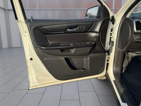 Used 2015 GMC Acadia SLE image 19