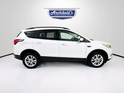 Used 2019 Ford Escape SEL image 9