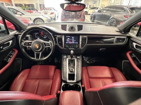 Used 2018 Porsche Macan AWD/4WD image 18