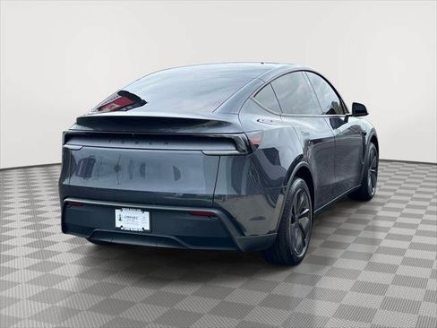 Used 2026 Tesla Model Y 2WD image 7
