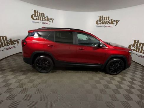 Used 2023 GMC Terrain SLE w/ Driver Convenience Package image 9