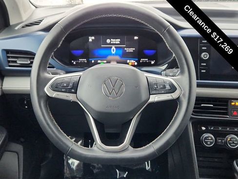 Used 2024 Volkswagen Taos SE image 29