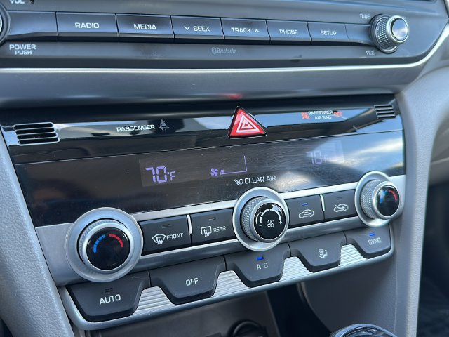 Used 2020 Hyundai Elantra SE FWD image 29