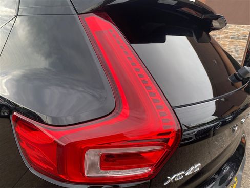 Used 2021 Volvo XC40 T5 R-Design image 19