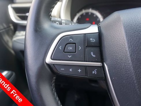 Used 2025 Toyota Highlander XLE FWD image 4