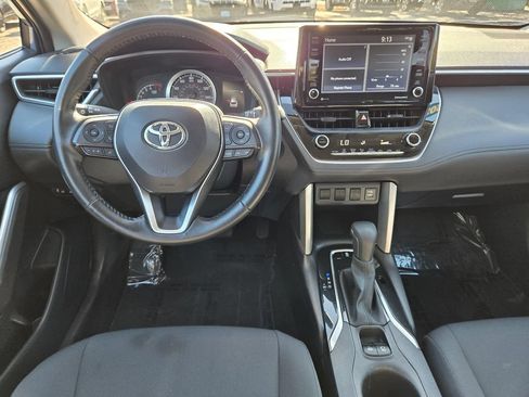 Used 2022 Toyota Corolla Cross LE AWD/4WD image 18