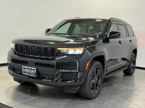 Certified 2023 Jeep Grand Cherokee L Limited w/ Luxury Tech Group II image 3