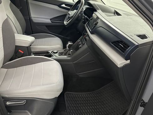 Used 2022 Volkswagen Taos SE w/ Panoramic Sunroof Package image 35