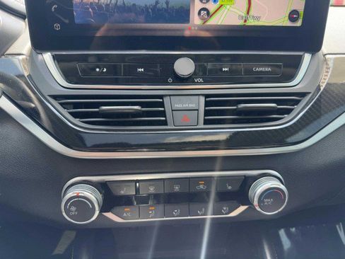 Used 2023 Nissan Altima 2.5 SR w/ SR Premium Package image 16