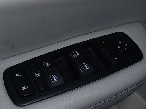 Used 2016 Chrysler 200 C w/ Premium Lighting Group FWD image 27