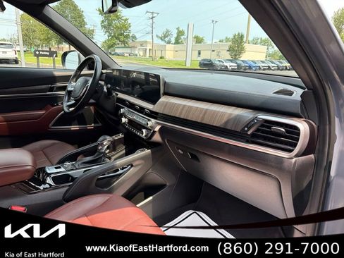 Certified 2024 Kia Telluride EX w/ EX Captain's Chair Package AWD/4WD image 12
