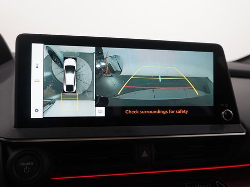 Used 2025 Toyota Prius Plug-In Hybrid image 24