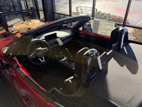 New 2025 MAZDA MX-5 Miata Club image 5