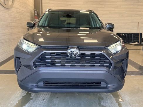Used 2022 Toyota RAV4 XLE w/ Convenience Package image 2