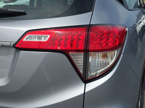 Used 2022 Honda HR-V LX image 8