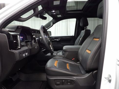 Used 2025 GMC Sierra 1500 AT4 w/ Technology Package AWD/4WD image 15