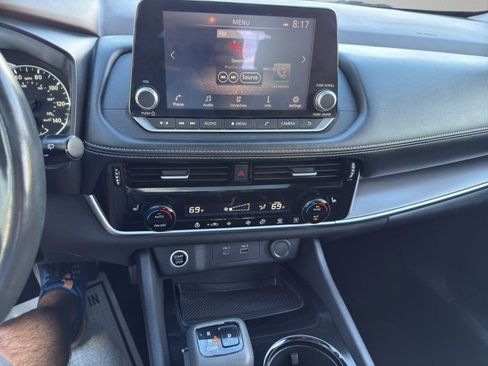 Used 2021 Nissan Rogue SV w/ Premium Package image 16
