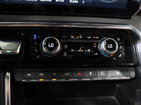Used 2024 GMC Sierra 1500 Denali Ultimate AWD/4WD image 11