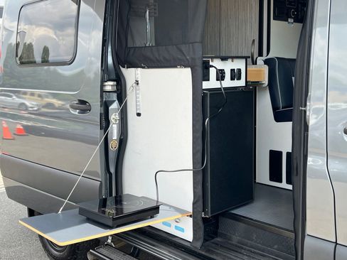 Used 2022 Mercedes-Benz Sprinter 2500 image 68
