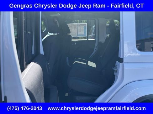 Certified 2025 Jeep Wrangler Unlimited Sahara w/ Safety Group AWD/4WD image 37