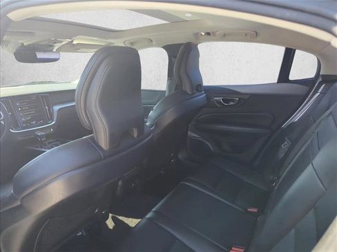 Used 2020 Volvo S60 T6 Momentum image 18