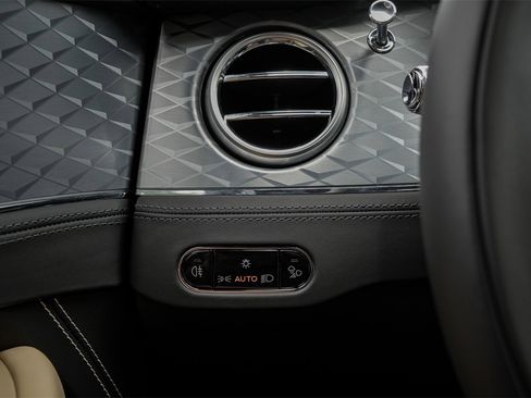 Certified 2024 Bentley Continental GT V8 image 30