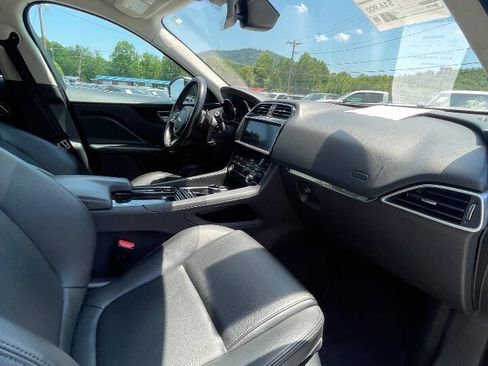 Used 2019 Jaguar F-PACE AWD/4WD image 17