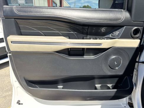 Used 2021 Ford Expedition Platinum RWD image 19