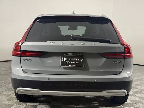 Used 2025 Volvo V90 B6 Cross Country Ultra w/ Climate Package AWD/4WD image 7