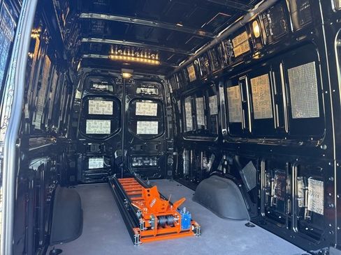 Used 2025 Mercedes-Benz Sprinter 2500 image 16