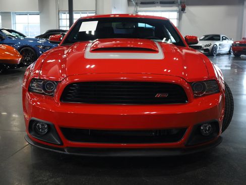 Used 2014 Ford Mustang GT Premium image 2