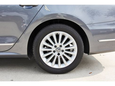 Used 2016 Volkswagen Passat 1.8T SE image 30