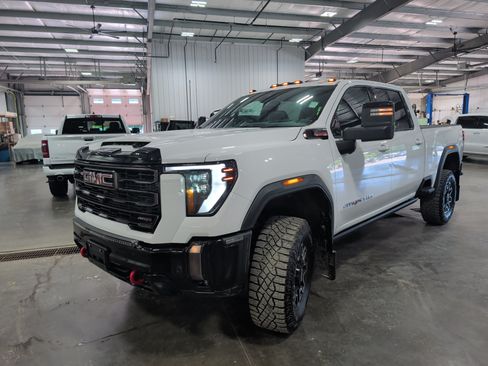 Used 2024 GMC Sierra 2500 AT4X AWD/4WD image 6