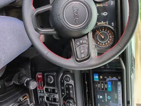 Used 2024 Jeep Wrangler Unlimited Rubicon w/ Convenience Group AWD/4WD image 7