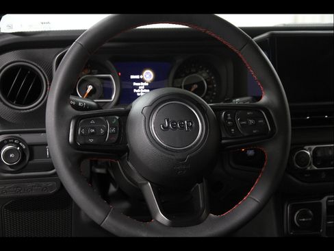 Used 2024 Jeep Wrangler Unlimited Rubicon AWD/4WD image 7