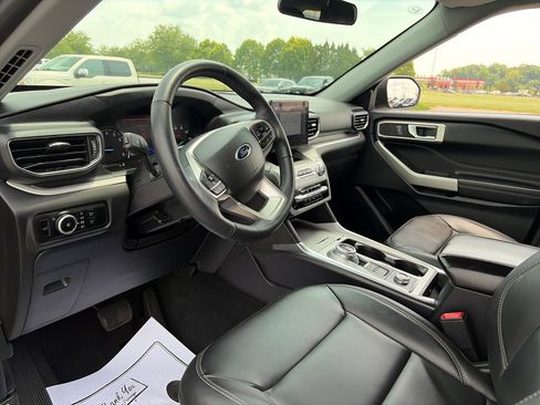 Used 2023 Ford Explorer XLT w/ Equipment Group 202A AWD/4WD image 14