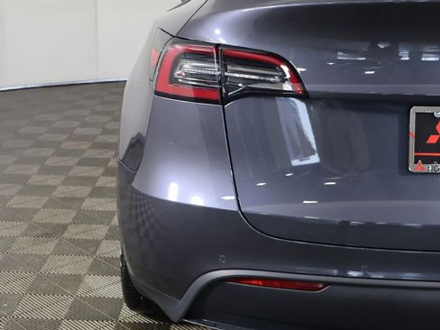 Used 2020 Tesla Model Y Long Range image 15