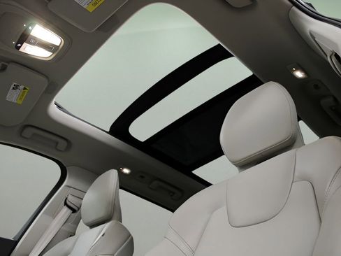 Used 2023 Volvo XC90 B6 Plus w/ Protection Package Premier image 33