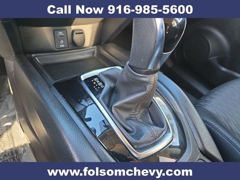 Used 2017 Nissan Rogue SV image 17