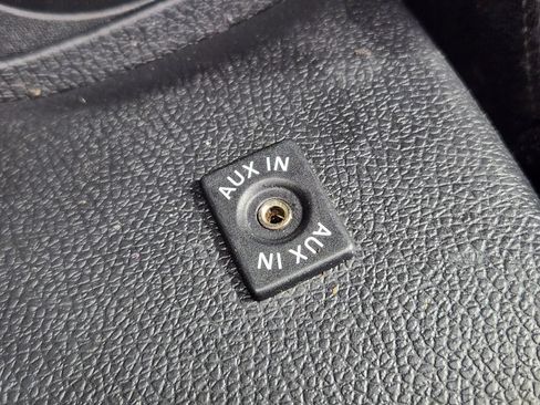 Used 2012 Volkswagen Golf 4-Door FWD image 27