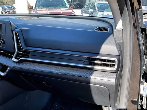 Used 2024 Kia Sportage LX image 18