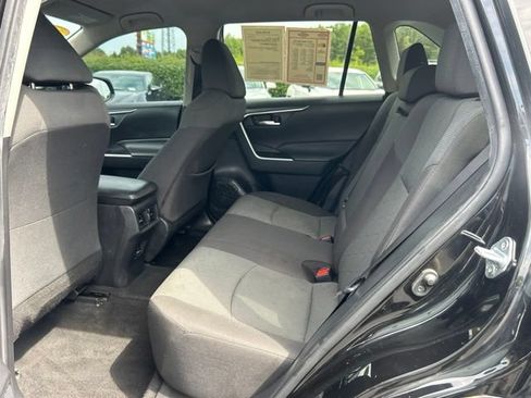 Used 2022 Toyota RAV4 XLE FWD image 16