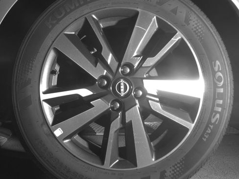 Used 2025 Nissan Versa SV image 14