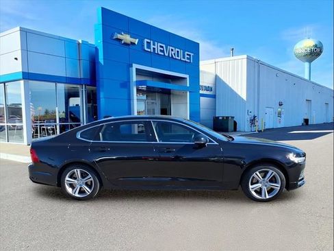 Used 2019 Volvo S90 T5 Momentum image 2