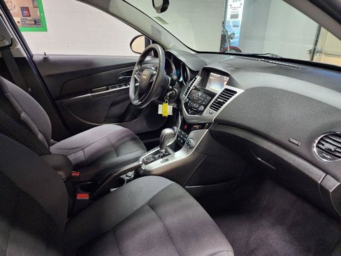 Used 2016 Chevrolet Cruze LT FWD image 25